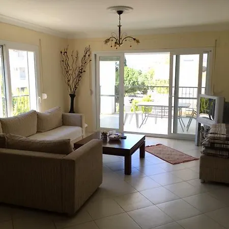 ホテル Golden Gate クシャダス